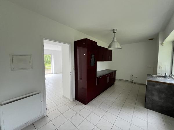 Maison à louer 1 250 € CC Chanceaux-sur-Choisille 5 p 108 m² DPE E