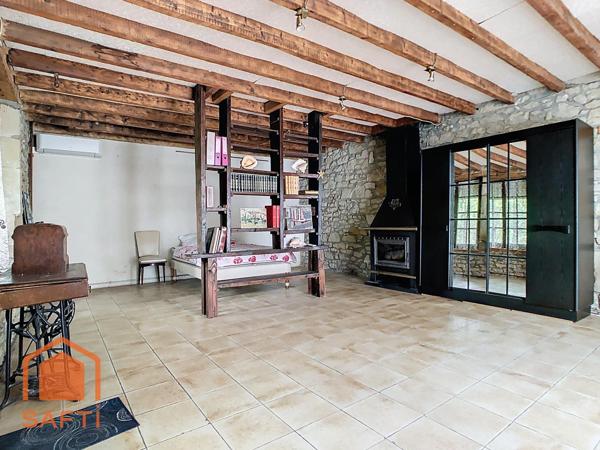 Maison avec atelier spacieux.