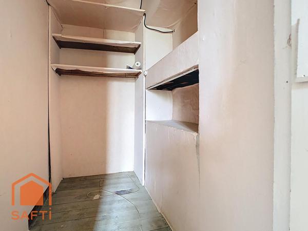 Maison avec atelier spacieux.