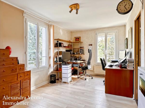 Charmante maison familiale 4 chambres entourée d'un agréable jardin arboré