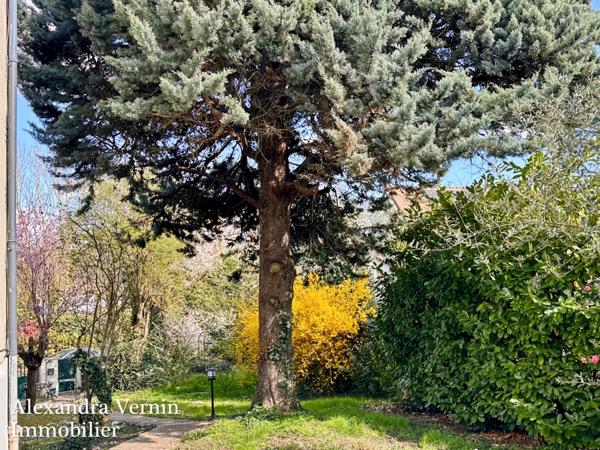 Charmante maison familiale 4 chambres entourée d'un agréable jardin arboré