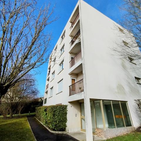 Rosny-Sous-Bois- quartier- Le Plateau d'Avron- T3 en rez de chaussée avec balcon - cave et parking