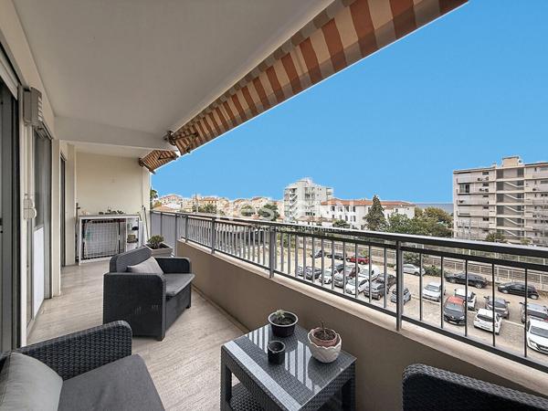 Golfe-Juan - 2 Pièces - 44m² - Vue Mer - Rénové