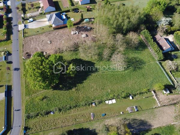 Situé sur la commune de Fontenay sur loing 
terrain plat à Bâtir d'une belle surface de 2 271 m²
Terrain non viabilisé