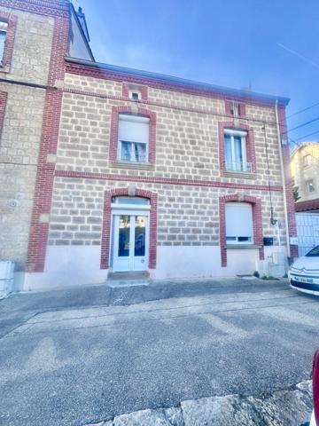 Maison à LE CHAMBON-FEUGEROLLES, 42500 - 9 pièces 218m²