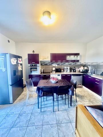 Maison à LE CHAMBON-FEUGEROLLES, 42500 - 9 pièces 218m²