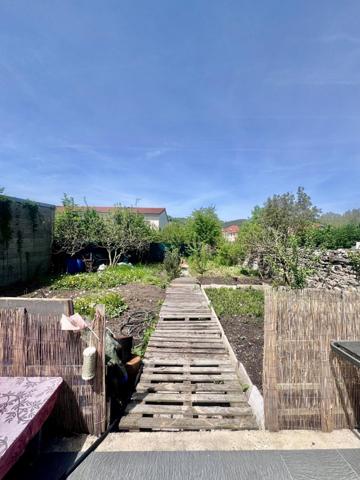 Maison à LE CHAMBON-FEUGEROLLES, 42500 - 9 pièces 218m²