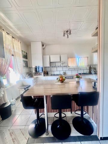 Maison à LE CHAMBON-FEUGEROLLES, 42500 - 9 pièces 218m²
