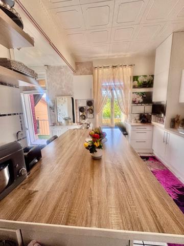 Maison à LE CHAMBON-FEUGEROLLES, 42500 - 9 pièces 218m²