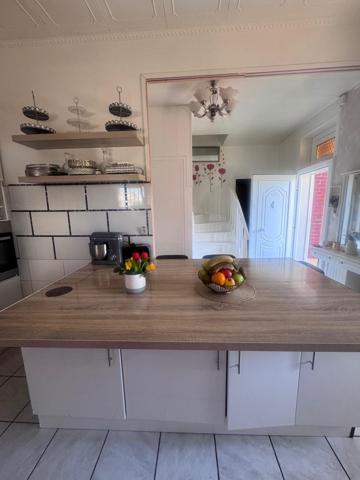 Maison à LE CHAMBON-FEUGEROLLES, 42500 - 9 pièces 218m²