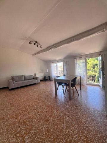 Rare à la vente Maison de village de plain pied.