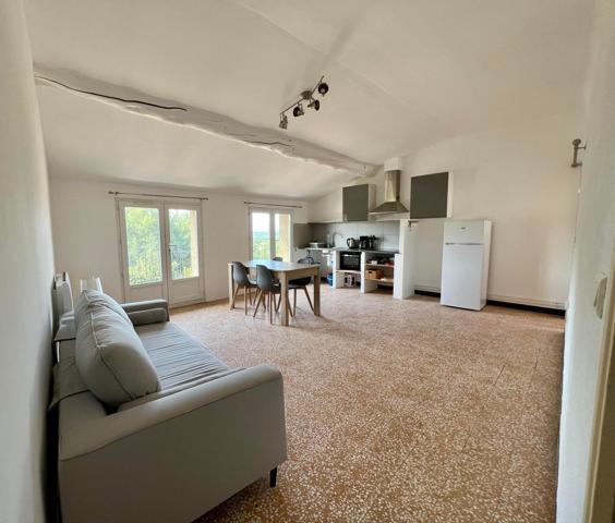 Rare à la vente Maison de village de plain pied.
