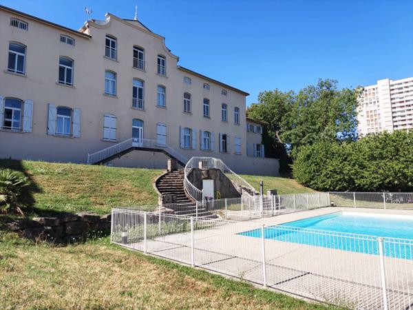 Appartement
         3 pièces
        - 65 m² 205 000 € *