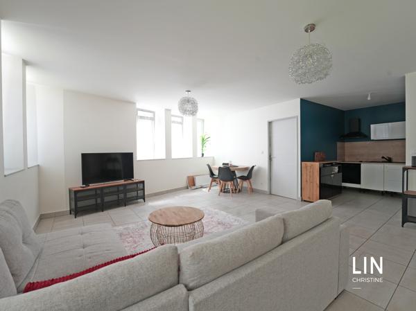 Appartement
         3 pièces
        - 65 m² 215 000 € *