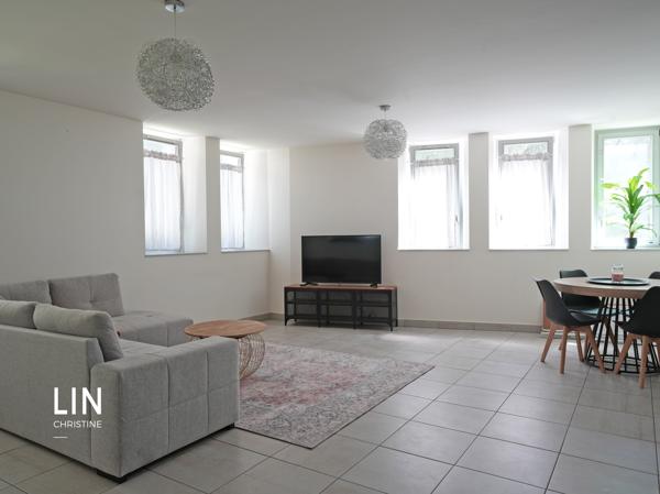 Appartement
         3 pièces
        - 65 m² 215 000 € *