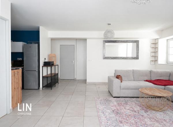 Appartement
         3 pièces
        - 65 m² 215 000 € *