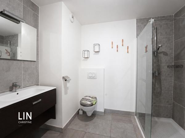 Appartement
         3 pièces
        - 65 m² 215 000 € *