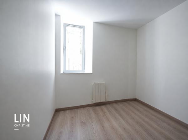 Appartement
         3 pièces
        - 65 m² 215 000 € *