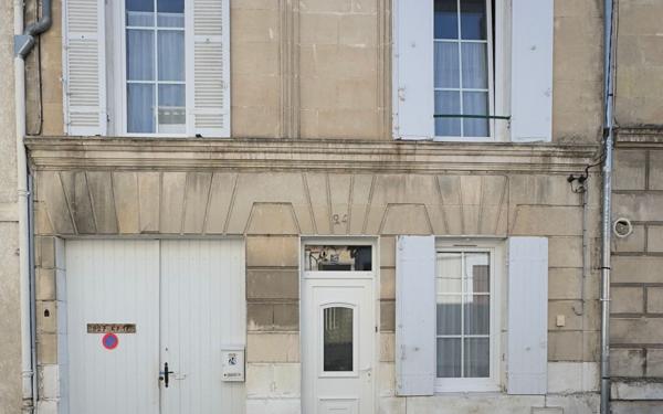 Maison à vendre    3 pièces •  Saintes