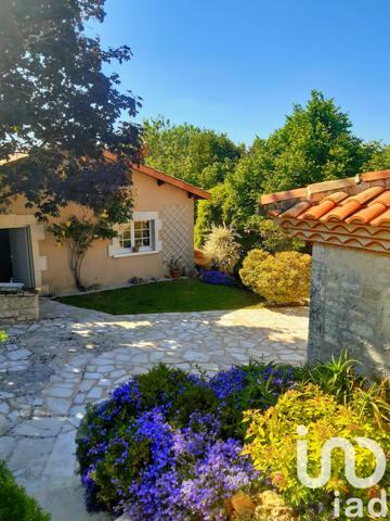 Maison à vendre 5 pièces 215 m² Saint-Amant-de-Boixe