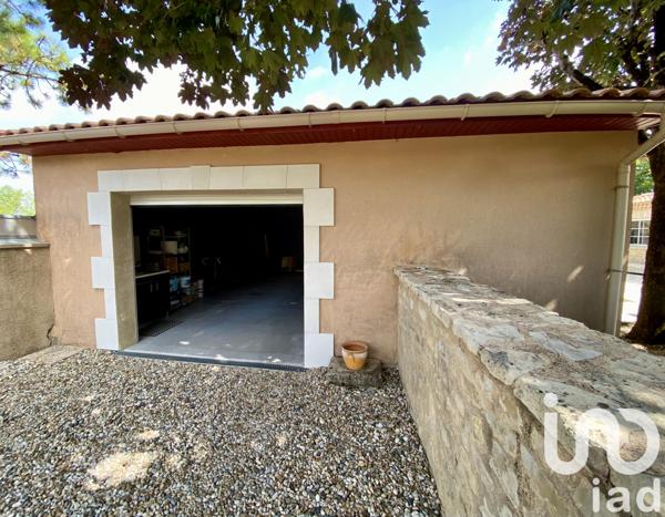 Maison à vendre 5 pièces 215 m² Saint-Amant-de-Boixe