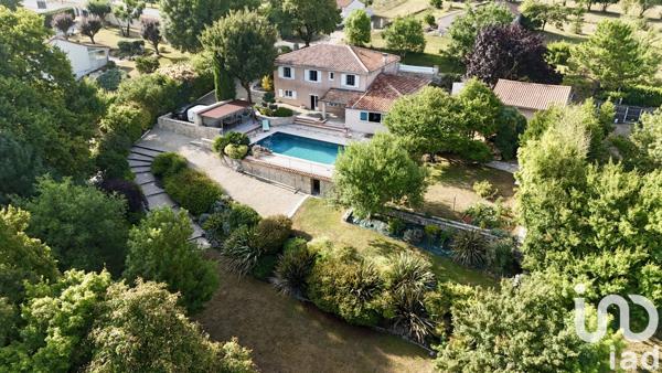 Maison à vendre 5 pièces 215 m² Saint-Amant-de-Boixe