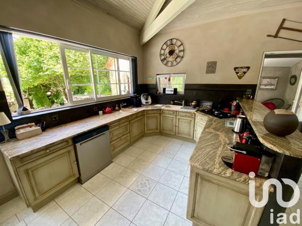 Maison à vendre 5 pièces 215 m² Saint-Amant-de-Boixe