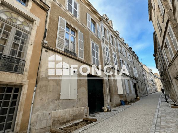 Location Appartement 2 pièces 32 m² - 21 RUE DE LA CATHEDRALE Poitiers 86000