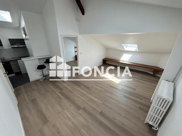 Location Appartement 2 pièces 32 m² - 21 RUE DE LA CATHEDRALE Poitiers 86000