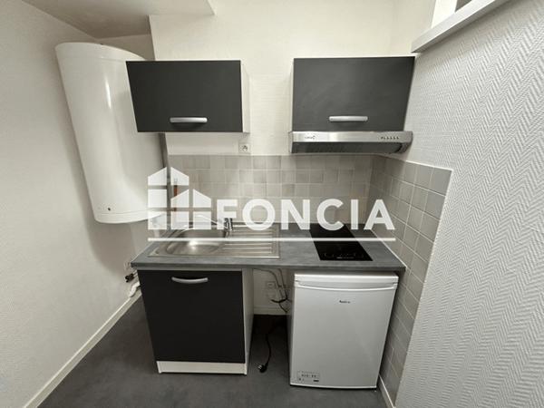 Location Appartement 2 pièces 32 m² - 21 RUE DE LA CATHEDRALE Poitiers 86000