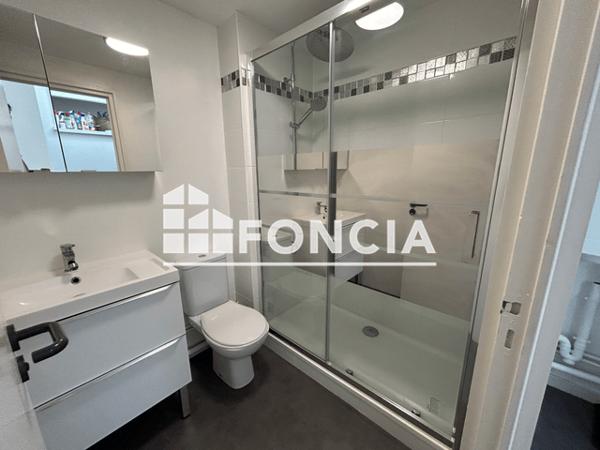 Location Appartement 2 pièces 32 m² - 21 RUE DE LA CATHEDRALE Poitiers 86000