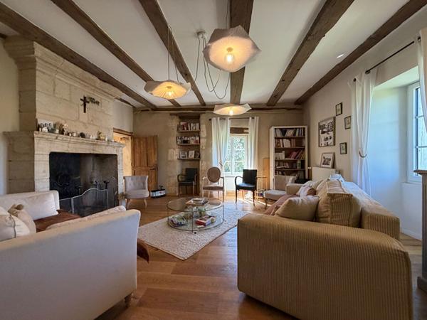 Charmante maison ancienne en pierre à Chancelade - Un havre de paix à saisir !