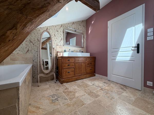 Charmante maison ancienne en pierre à Chancelade - Un havre de paix à saisir !