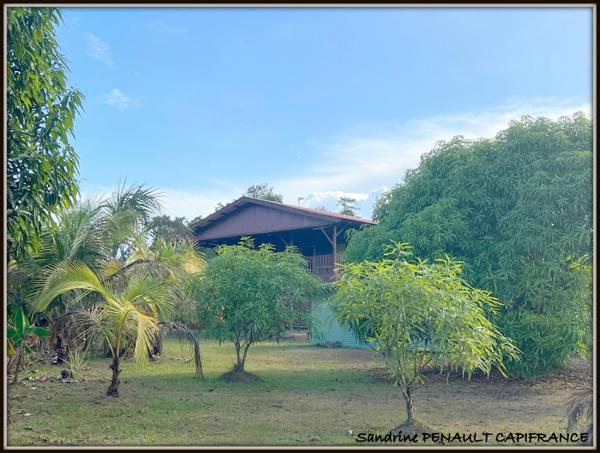 A VENDRE A KOUROU (97310 Guyane Française) UNE MAGNIFIQUE MAISON T4 DE CAMPAGNE DE 103 m² SUR UN TERRAIN DE 5000 m² - AU PRIX DE 395 000 €.