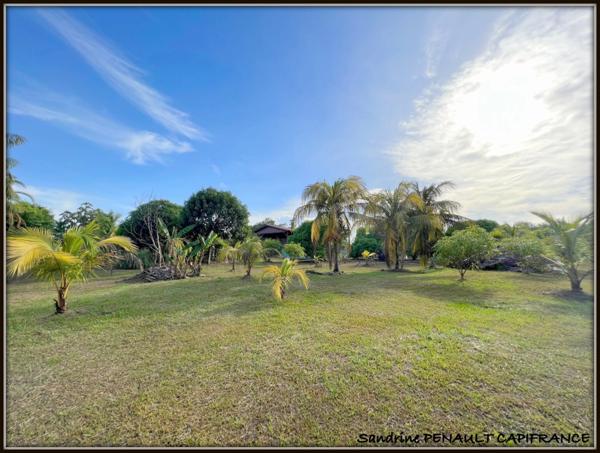 A VENDRE A KOUROU (97310 Guyane Française) UNE MAGNIFIQUE MAISON T4 DE CAMPAGNE DE 103 m² SUR UN TERRAIN DE 5000 m² - AU PRIX DE 395 000 €.