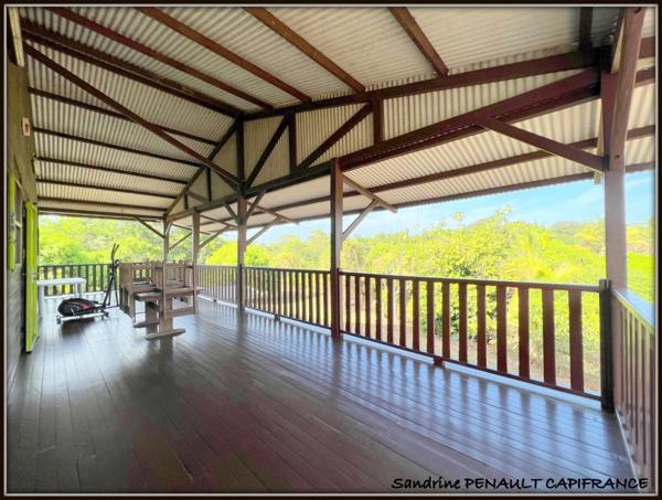 A VENDRE A KOUROU (97310 Guyane Française) UNE MAGNIFIQUE MAISON T4 DE CAMPAGNE DE 103 m² SUR UN TERRAIN DE 5000 m² - AU PRIX DE 395 000 €.