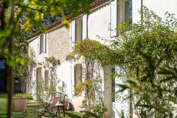 Propriété d’exception nichée dans un écrin de verdure