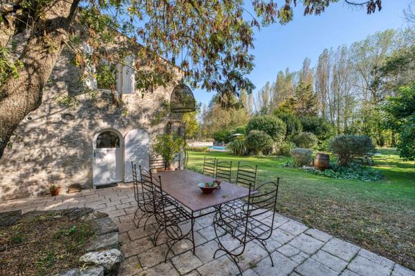 Propriété d’exception nichée dans un écrin de verdure