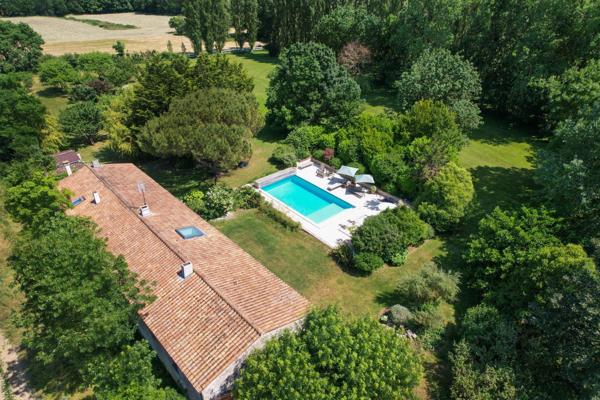 Propriété d’exception nichée dans un écrin de verdure