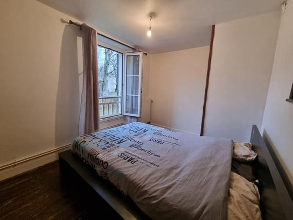 Appartement de chame a Etampes 2 pieces avec une cave RER  C , TER direct Paris en 30  minutes.