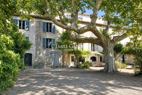 À VENDRE - VILLENEUVE-LÈS-AVIGNON - DEMEURE D'EXCEPTION  500 m² -  JARDIN PAYSAGER 900 M² - DÉPENDANCE - POTENTIEL D'AMÉNAGEMENT  - POSSIBILITÉ PISCINE