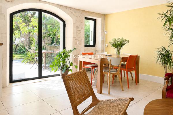 À VENDRE - VILLENEUVE-LÈS-AVIGNON - DEMEURE D'EXCEPTION  500 m² -  JARDIN PAYSAGER 900 M² - DÉPENDANCE - POTENTIEL D'AMÉNAGEMENT  - POSSIBILITÉ PISCINE