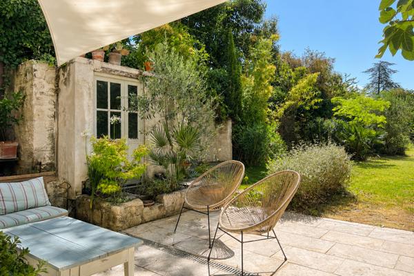 À VENDRE - VILLENEUVE-LÈS-AVIGNON - DEMEURE D'EXCEPTION  500 m² -  JARDIN PAYSAGER 900 M² - DÉPENDANCE - POTENTIEL D'AMÉNAGEMENT  - POSSIBILITÉ PISCINE