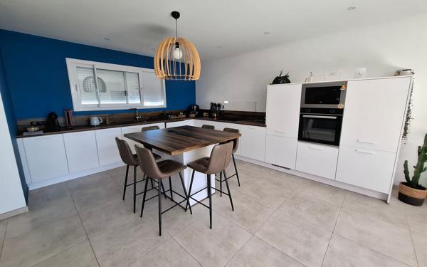 Maison à vendre    4 pièces •  Médis