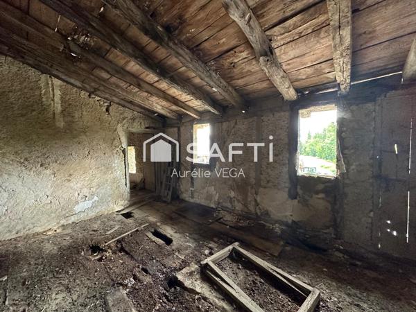 Ancien corps de Ferme à Rénover sur plus de 3000m2