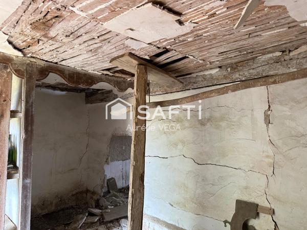Ancien corps de Ferme à Rénover sur plus de 3000m2