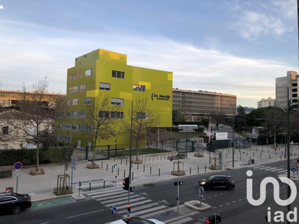 Appartement 4 pièces de 72 m² à Marseille (13005)