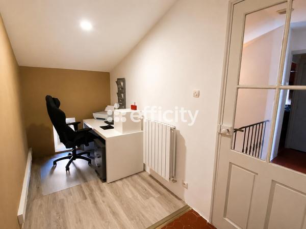 Maison
         5 pièces
        - 148 m² Exclusivité 439 000 € *