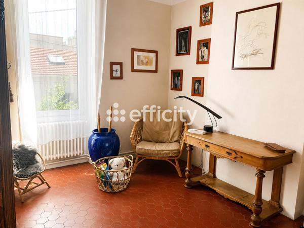 Maison
         5 pièces
        - 148 m² Exclusivité 439 000 € *