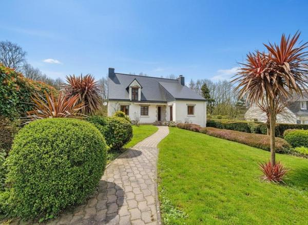 LORIENT : Charmante maison de 125 m² sur plus de 1000 m² de terrain avec garage